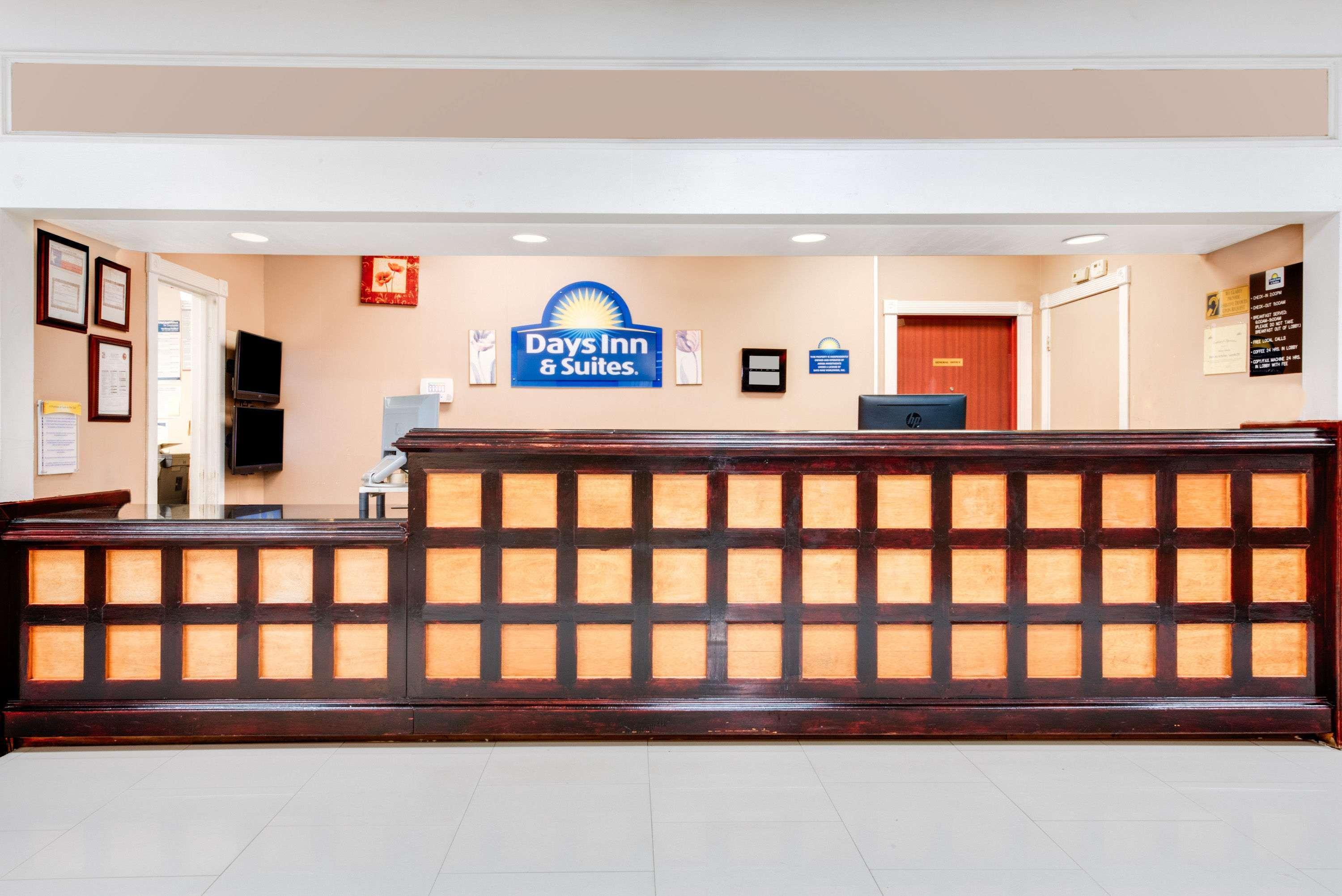 Days Inn & Suites By Wyndham Laredo Exterior foto